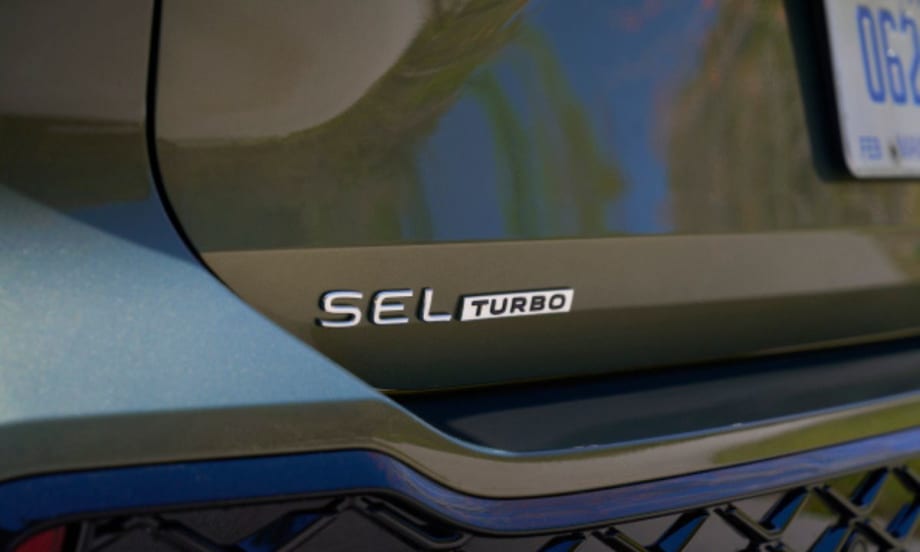 The backside of a VW Tiguan SEL Turbo is colored olive green.