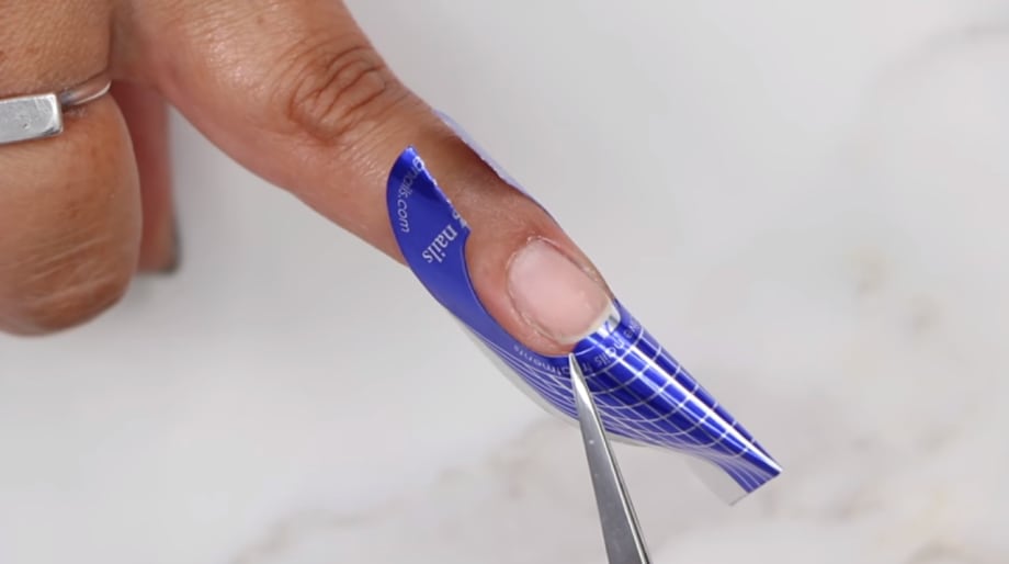Young Nails Nail School: Proper Nail Form Application