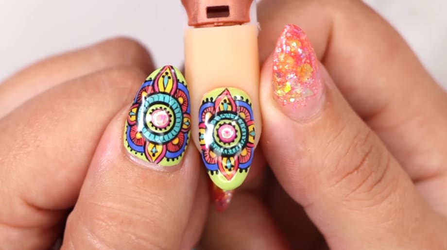 Young Nails VLog #32: Sabella Snyder's Handpainted Mandala
