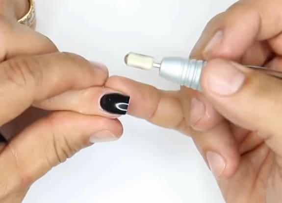 How to Remove Hard Gels Safely