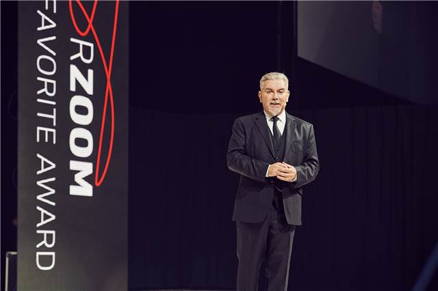 Color Zoom 2016: Global Perfection