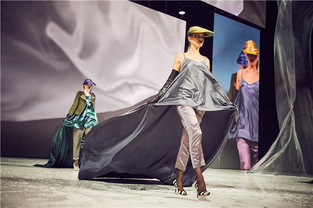 Color Zoom 2016: Global Perfection