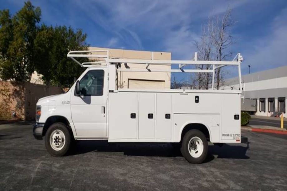 Phoenix Motorcars, PG&E Deploy All-Electric Service Truck to California City