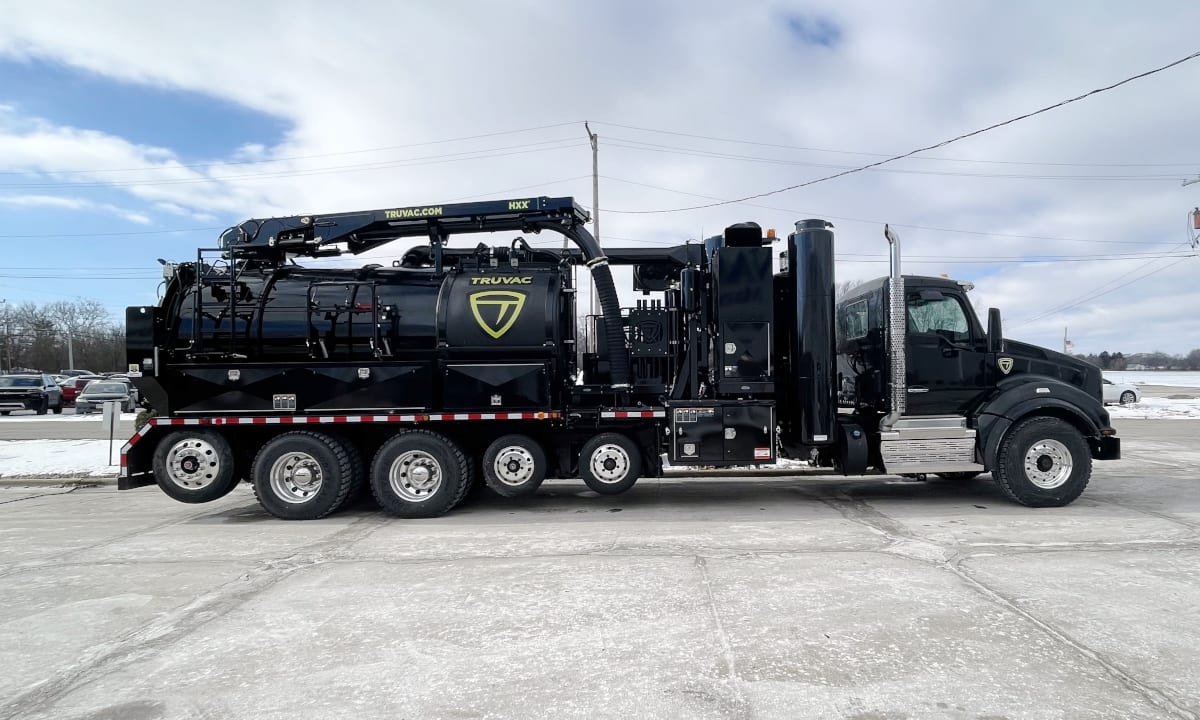 Truvac's 5-Axle HXX Quint Debuts at WWETT Show | Work Truck Online