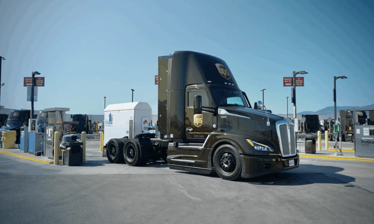 Ups Rkn Loading UPS Scales RNG for Cleaner Long-Haul Operations | Heavy Duty Trucking