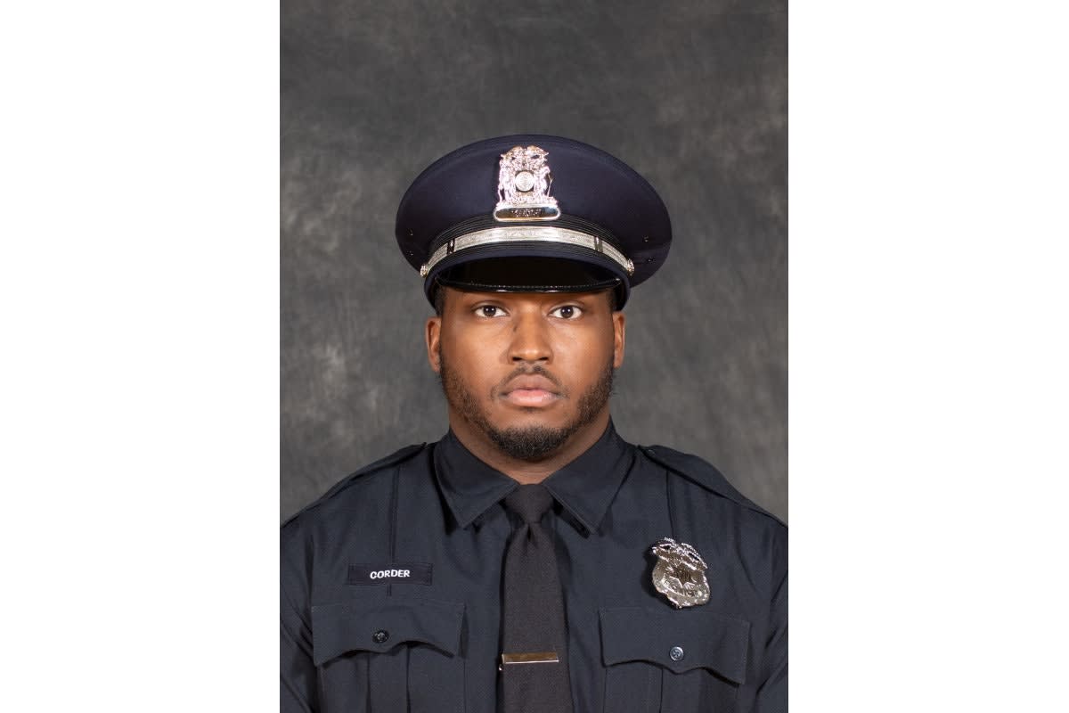 Milwaukee Officer Dies From Wounds Suffered in Ambush Attack | Police ...