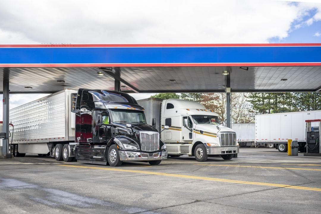 How to Reduce Fuel Costs for Trucking Fleets: 52 Proven Strategies