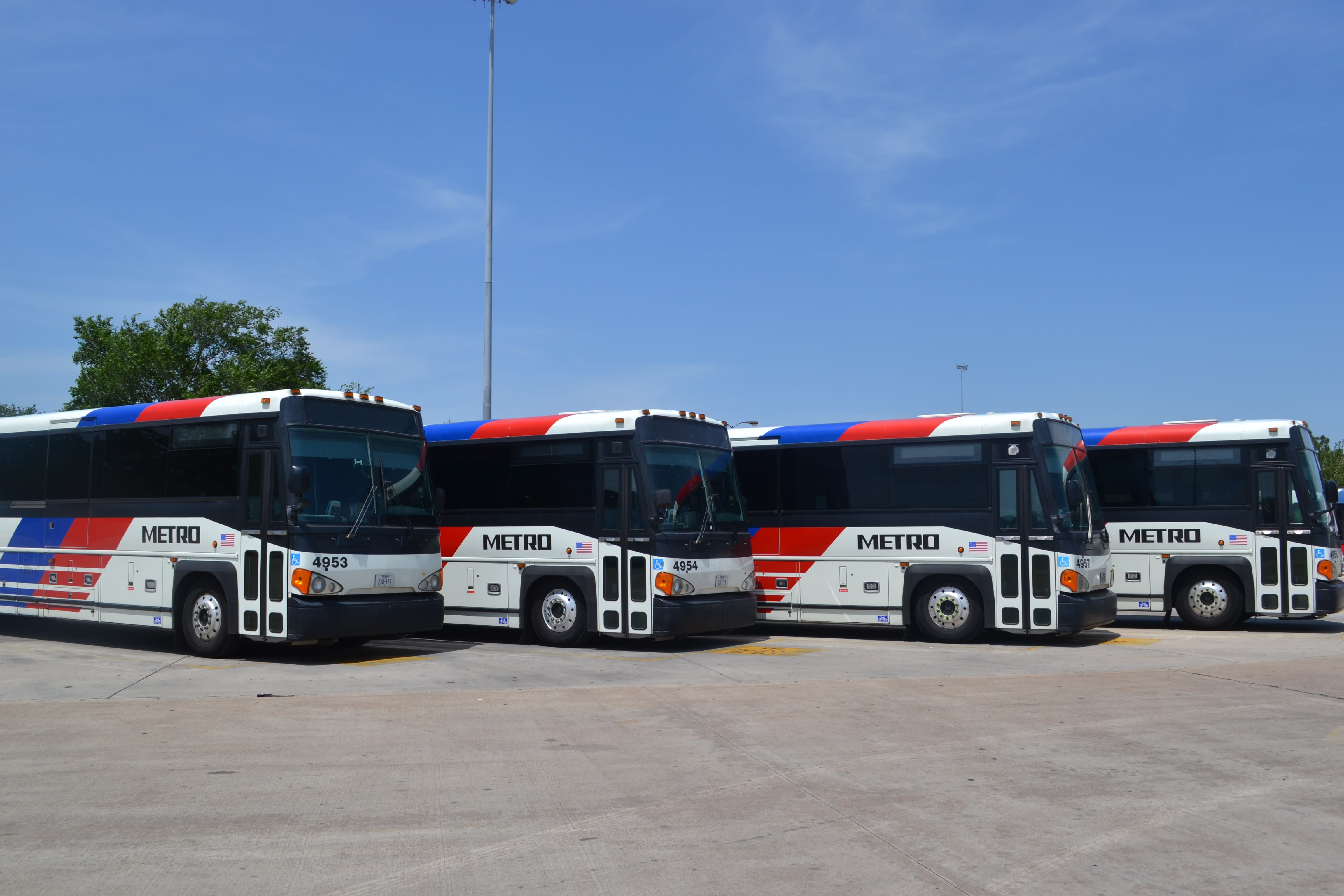 Houston Metro retains First Transit