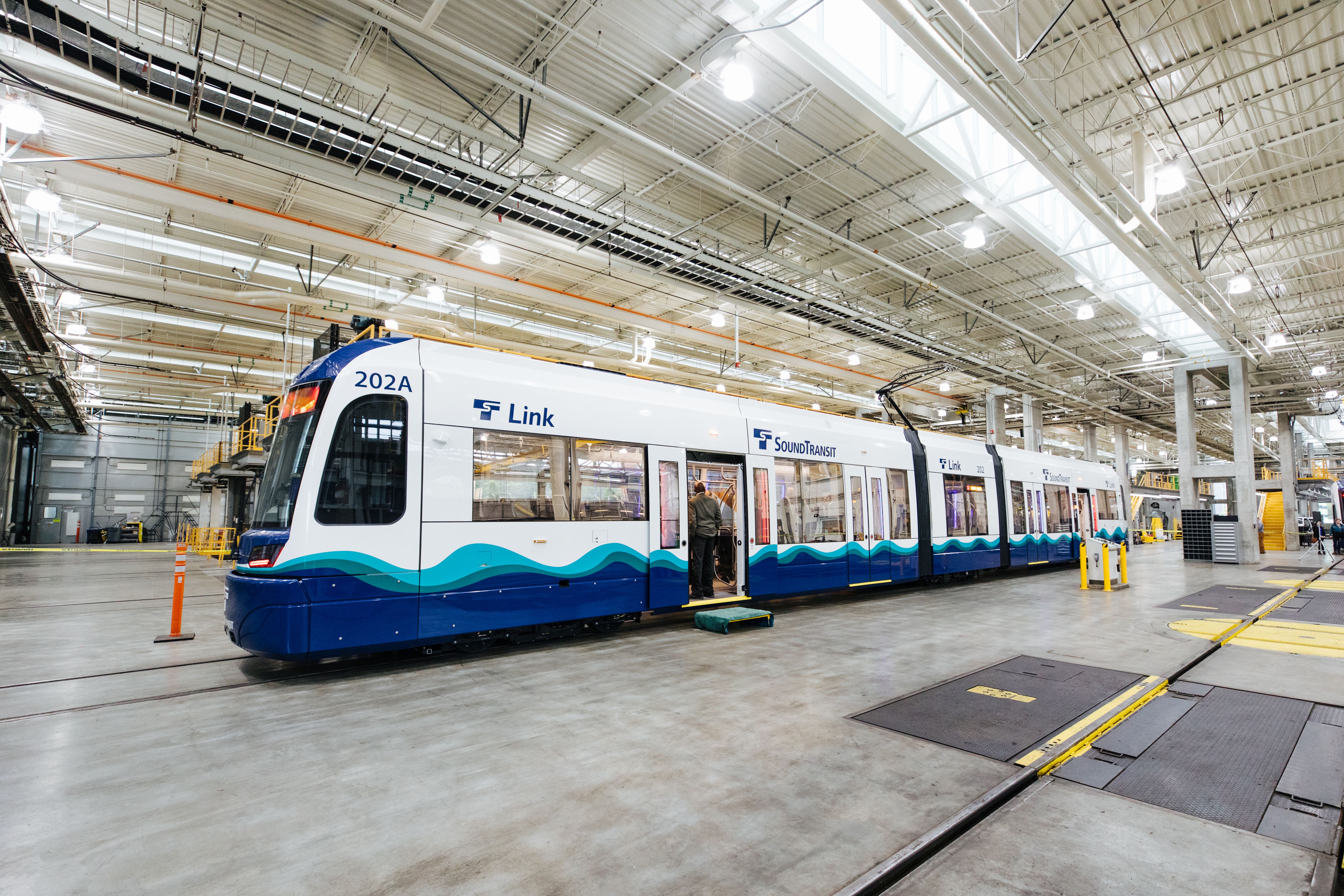Sound Transit receives first of 152 new Siemens LRVs | Metro