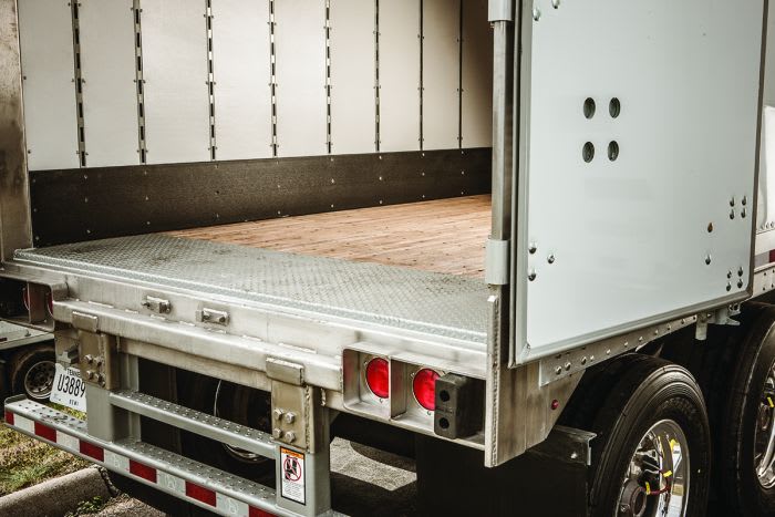 semi truck trailer door clearance and interior obstructions