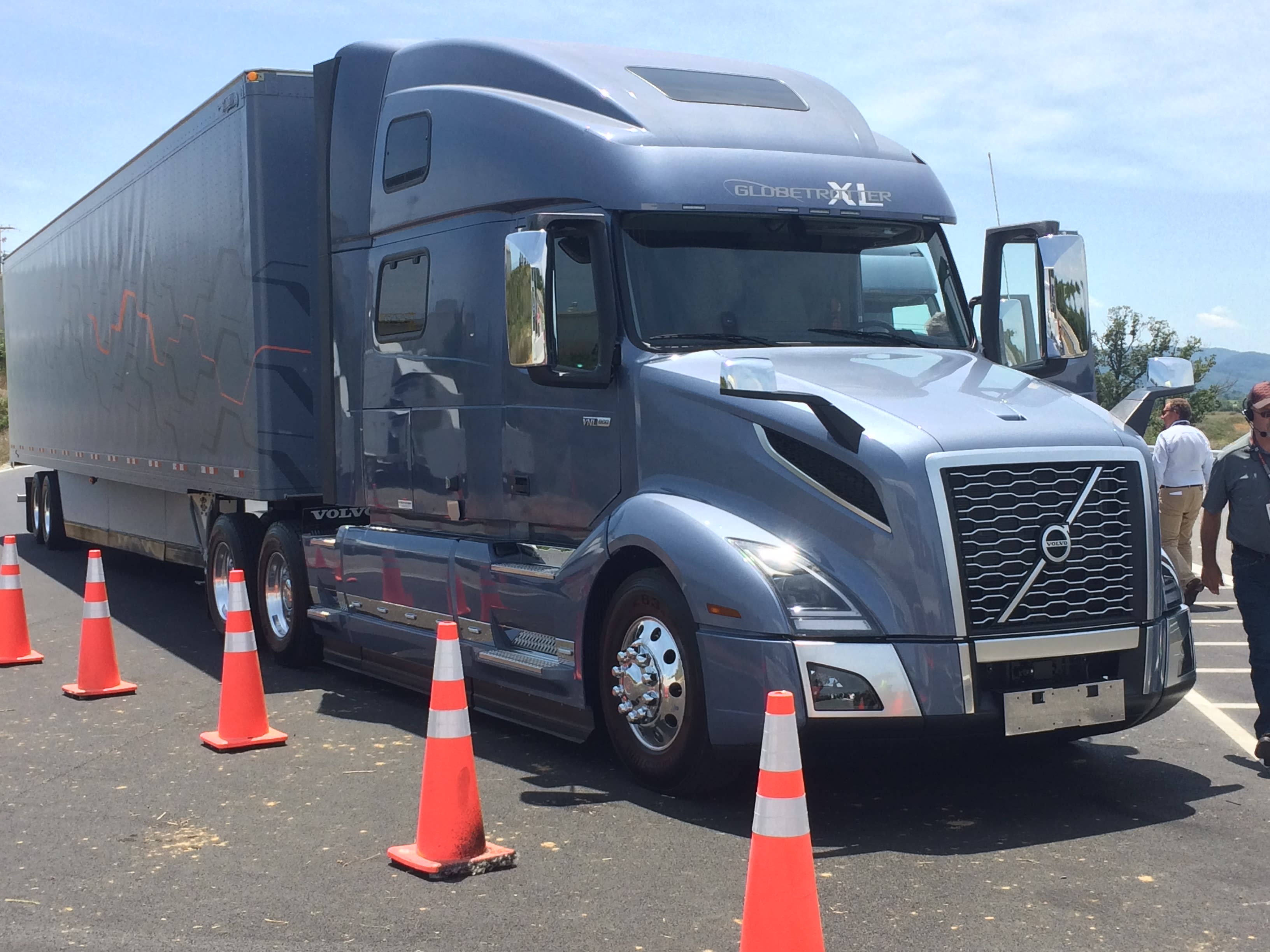 Volvo’s New VNL Tractor Blends Technology, Functionality, Capability ...