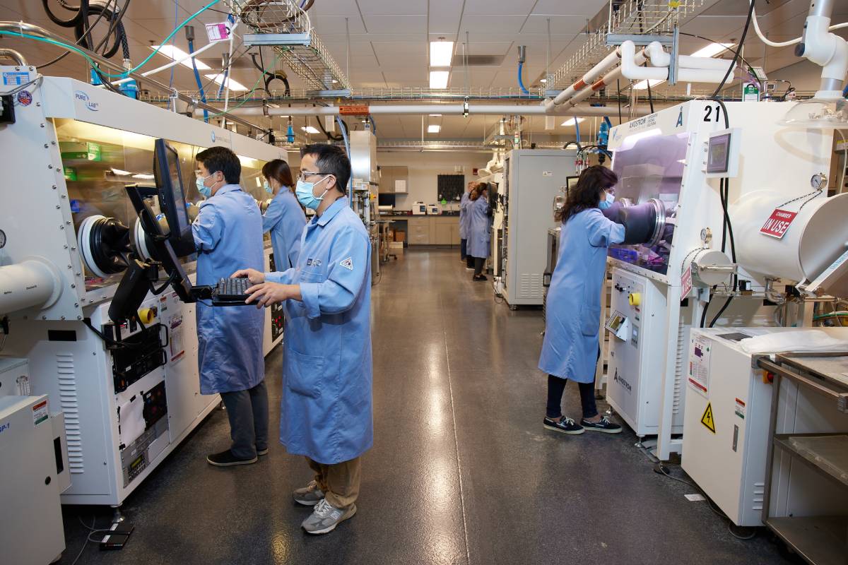 Labwbw GM, Microvast to Develop Part for Safer, Stronger EV Batteries ...