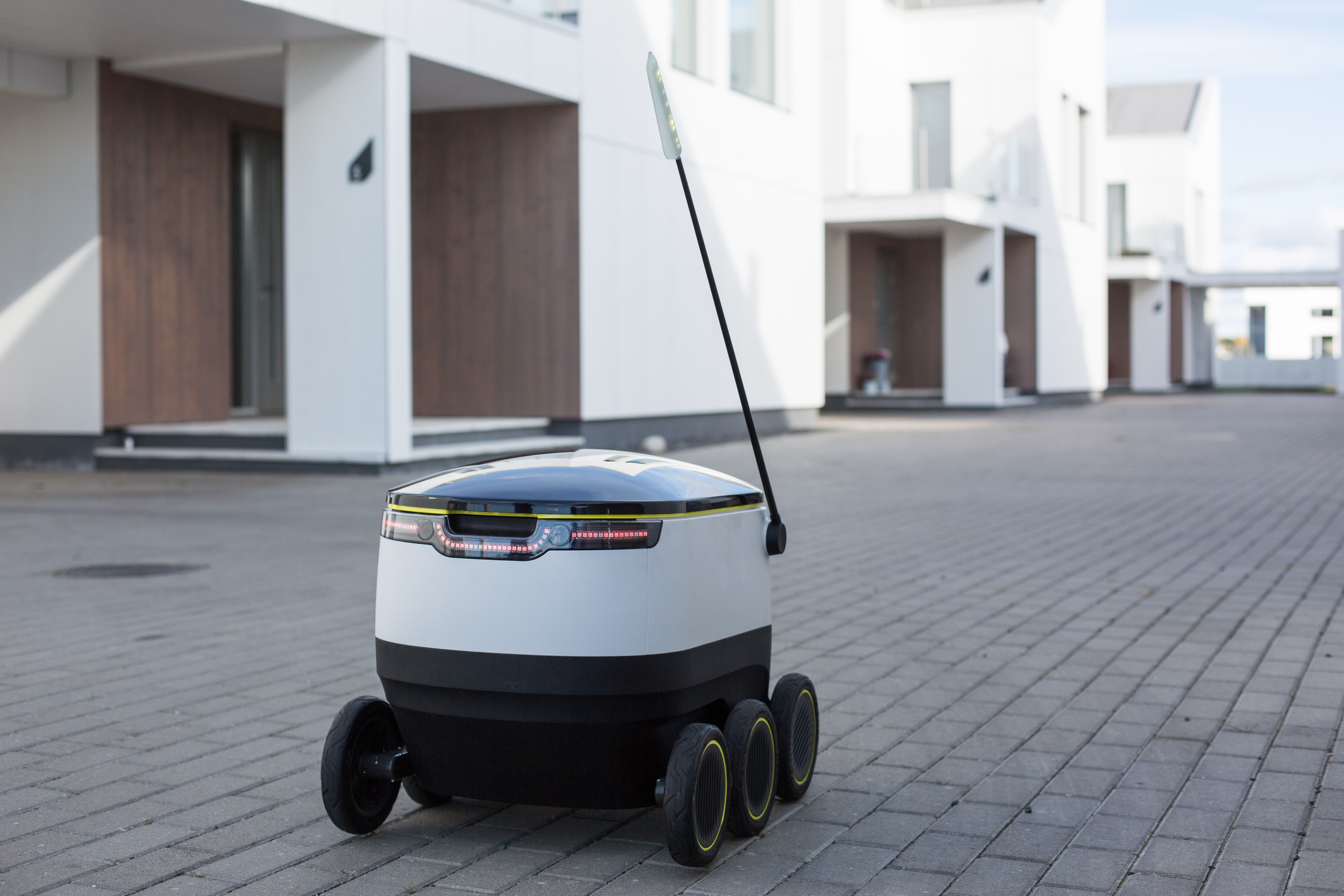 Self-Driving Robots: Delivery Fleet of the Future? | Heavy Duty Trucking
