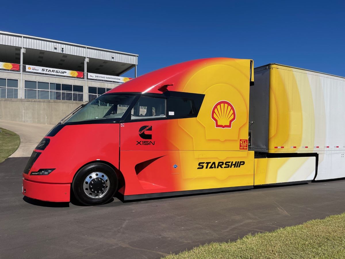 Test-Driving the Shell Starship Tech Truck | Heavy Duty Trucking